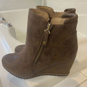 Soul Naturalizer Haley Wedge Booties size 6